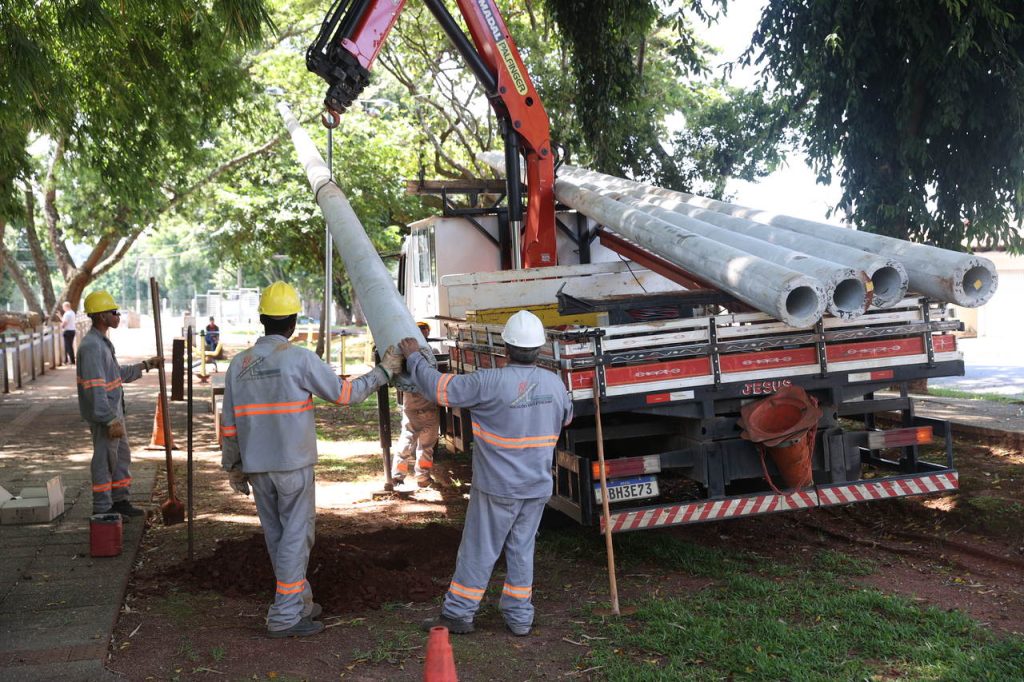 <strong>Prefeitura instala luminárias de led no Parque Municipal Luizote de Freitas</strong> 1