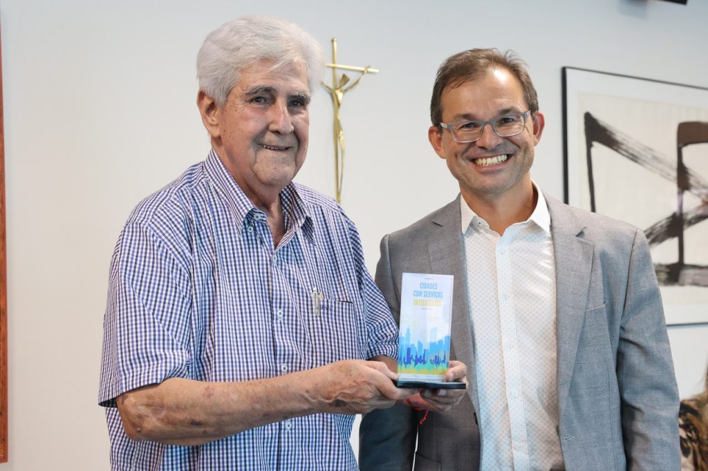 <strong>Prefeitura recebe organizadores do prêmio 'Cidades com Serviços Inteligentes’</strong> 1