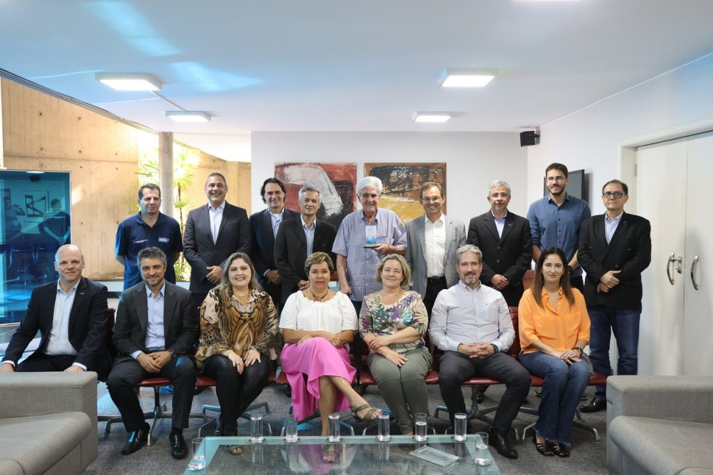 <strong>Prefeitura recebe organizadores do prêmio 'Cidades com Serviços Inteligentes’</strong> 2