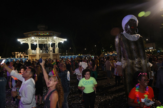<strong>Noite dos Antigos Carnavais atrai foliões na noite desta sexta (10) em Uberlândia</strong> 1