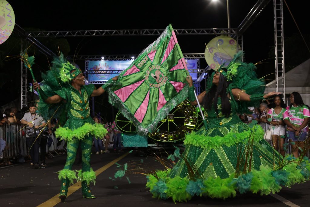 <strong>Desfile das campeãs encerra festejos do Carnaval em Uberlândia</strong> 2