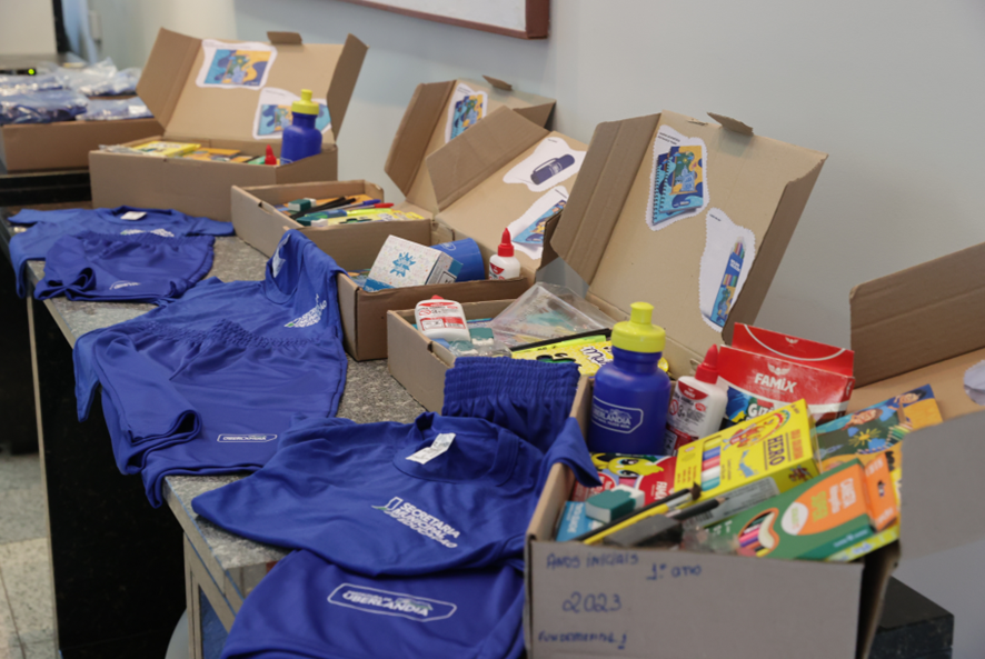 <strong>Prefeitura autoriza entrega de kits escolares na Rede Municipal de Ensino</strong> 1