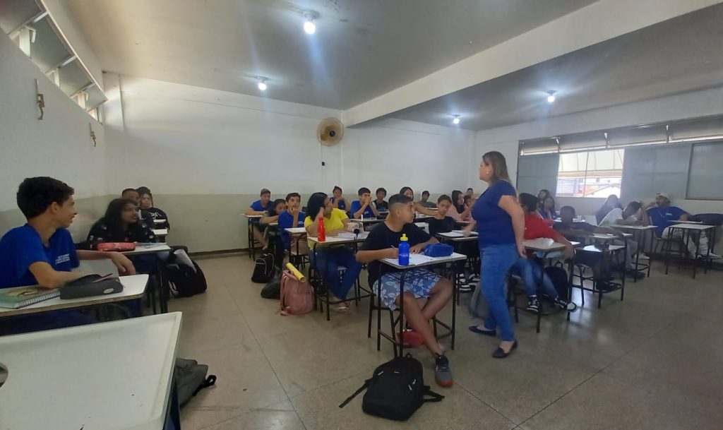 <strong>Escola municipal recebe Caravana de Prevenção às Drogas</strong> 1