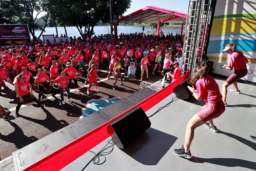 <strong>2ª Caminhada do Batom reúne mais de 3 mil pessoas no Parque do Sabiá</strong> 1