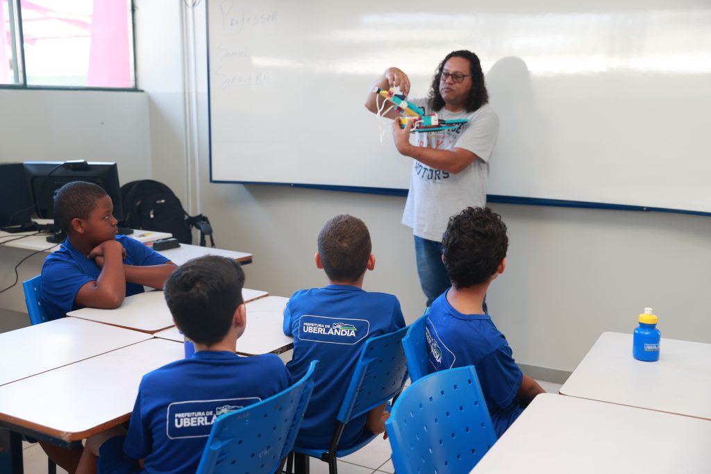 <strong>Prefeitura amplia em 70% vagas de Oficina de Robótica para Rede Municipal de Ensino</strong> 1