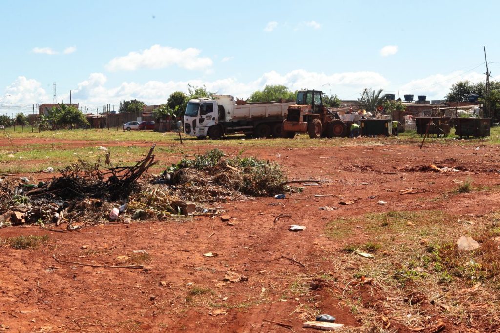 <strong>Mutirão Cidade Limpa elimina mais de 3,2 mil criadouros do mosquito da dengue e visita mais de 1,3 mil imóveis neste sábado (29)</strong> 2