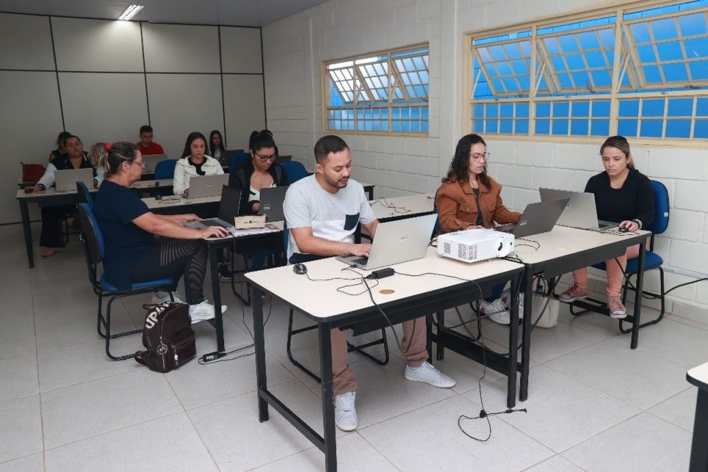<strong>Prefeitura oferece 26 turmas de capacitação gratuita nos Centros Profissionalizantes </strong> 1