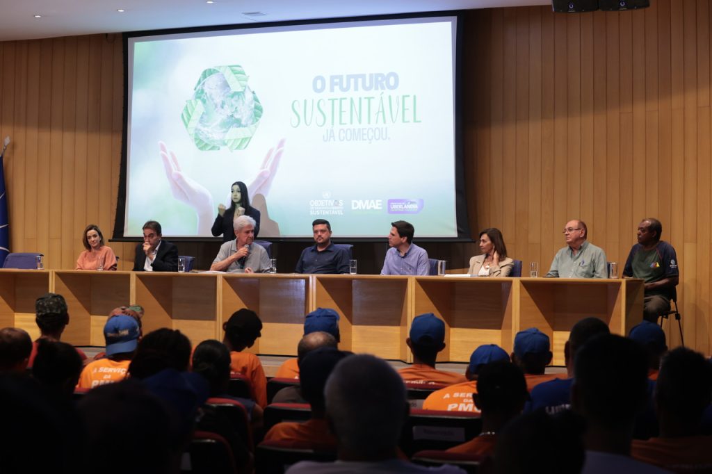 <strong>Prefeito assina decreto que institui programa para estações de reciclagem e determina ampliação da coleta seletiva</strong> 1