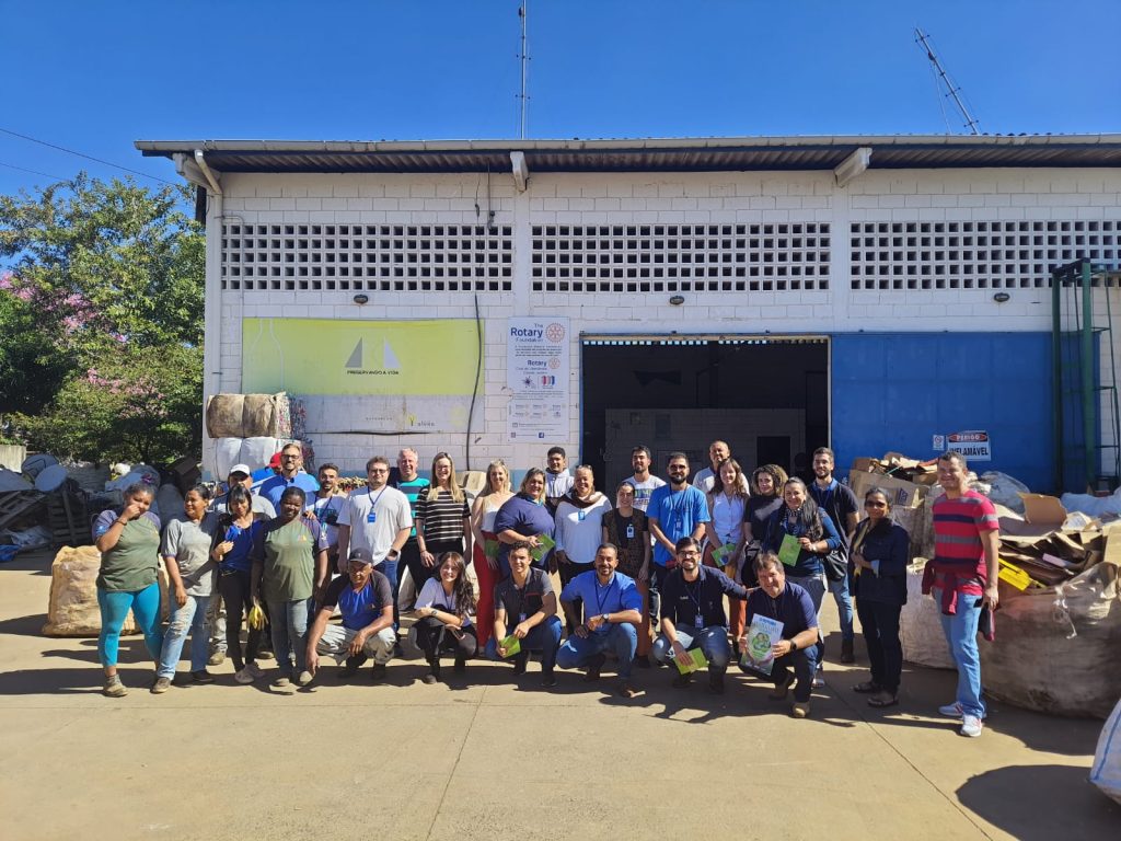 <strong>Comunidade e servidores do Dmae conhecem o processo de reciclagem em associação de Uberlândia</strong> 1