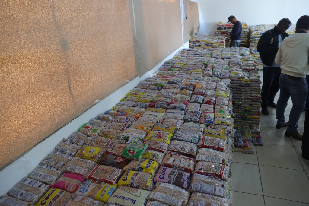 Prefeitura organiza entrega de alimentos arrecadados na partida entre Cruzeiro e Atlético 1