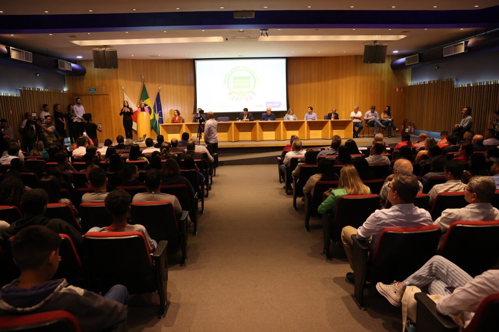 <strong>Prefeito assina adesão para o Licenciamento Ambiental Municipal na abertura da 13ª Semana do Meio Ambiente</strong> 1
