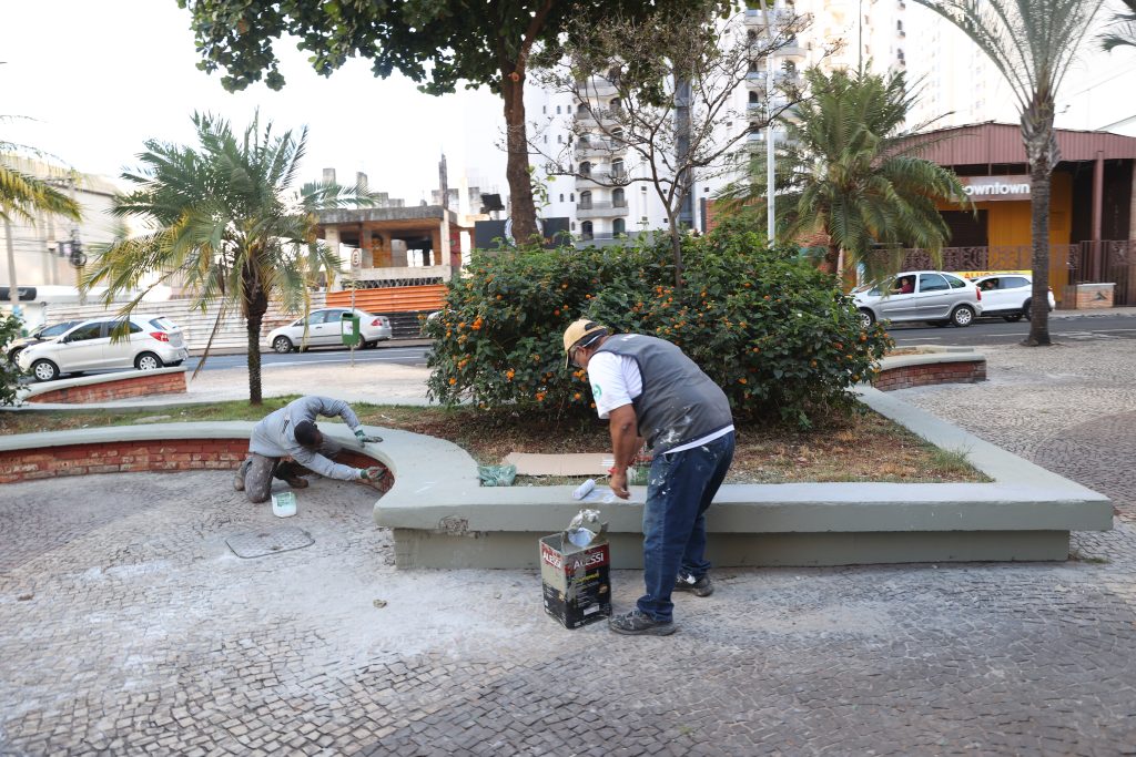 <strong>Prefeitura inicia manutenções em praças, parques e demais equipamentos públicos</strong> 2