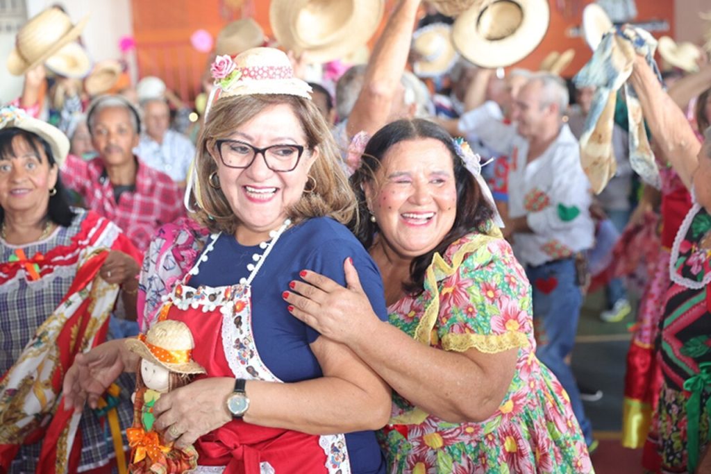 <strong>Prefeitura realiza edição 2023 do ‘Arraiá dos Ceais’ com cerca de 900 idosos</strong><strong></strong> 1