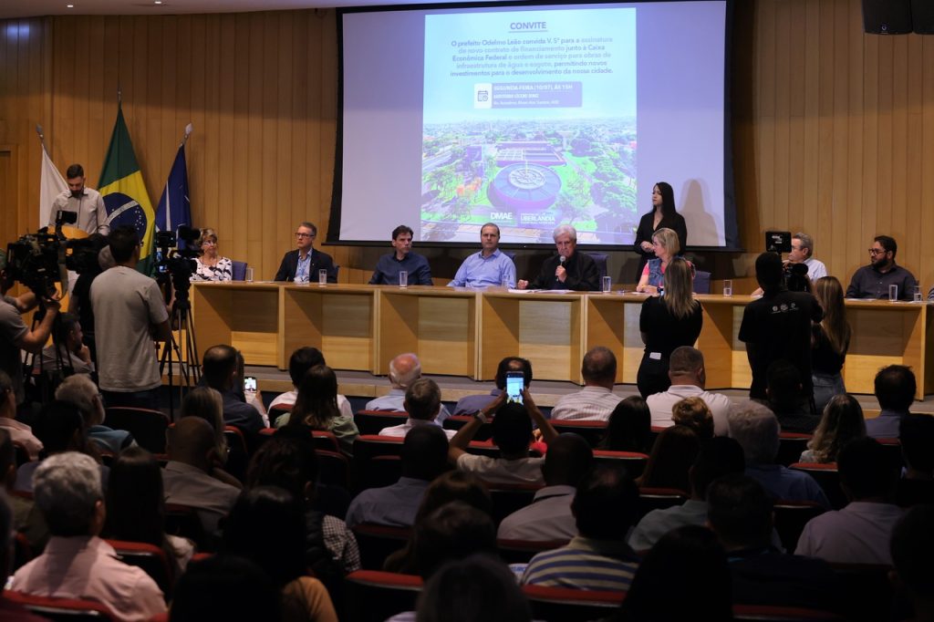 <strong>Prefeitura assina novo contrato de R$ 100 mi junto à Caixa para mais obras em saneamento nos bairros</strong> 1