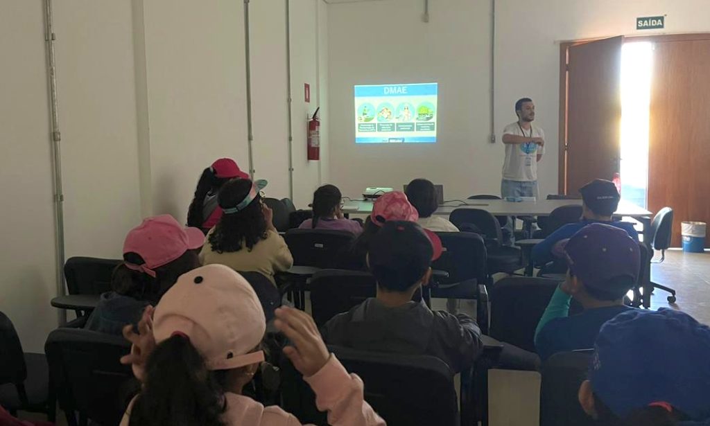 <strong>Dmae inicia programação de julho sobre conscientização ambiental junto a estudantes</strong> 1