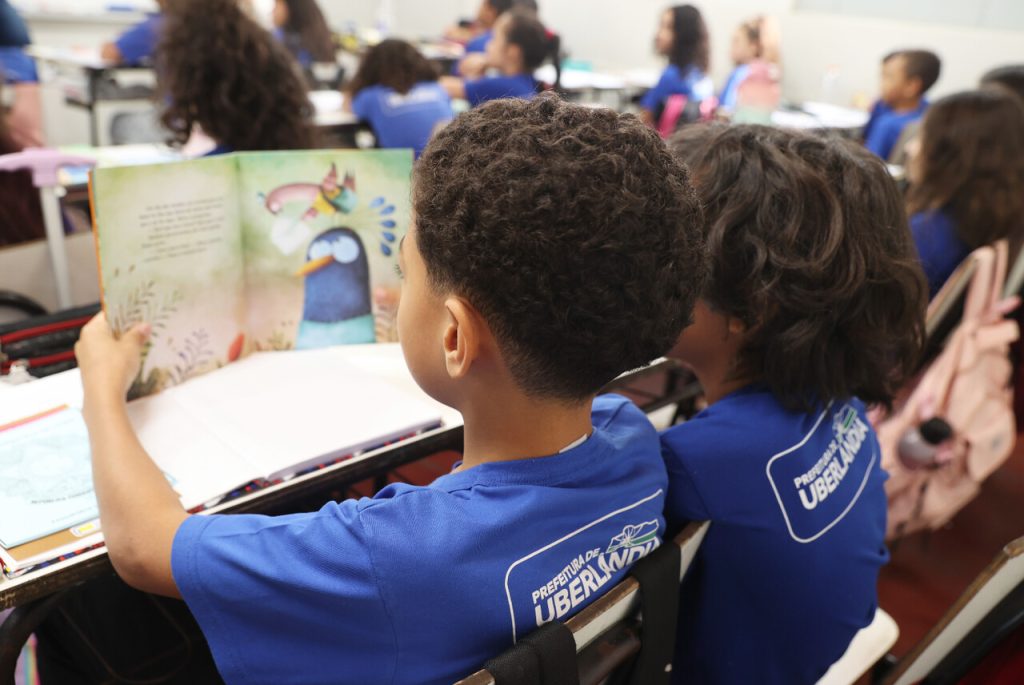 ‘Parada Literária’ da Rede Municipal de Ensino destaca mais de 20 mil livros adquiridos pela Prefeitura 2
