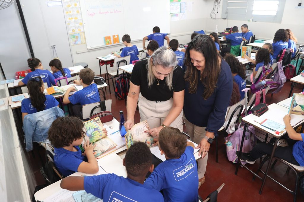 ‘Parada Literária’ da Rede Municipal de Ensino destaca mais de 20 mil livros adquiridos pela Prefeitura 3