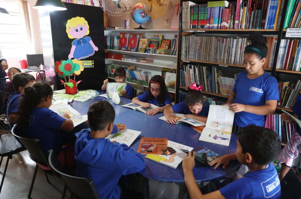 ‘Parada Literária’ da Rede Municipal de Ensino destaca mais de 20 mil livros adquiridos pela Prefeitura 4