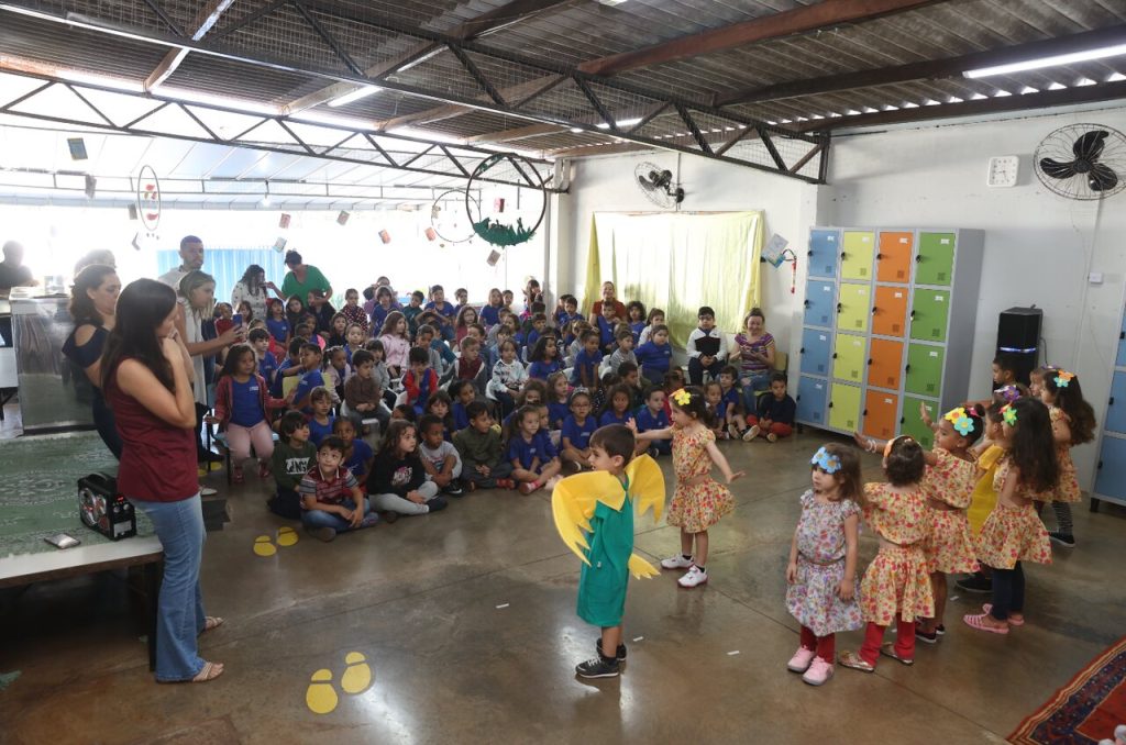 ‘Parada Literária’ da Rede Municipal de Ensino destaca mais de 20 mil livros adquiridos pela Prefeitura 1