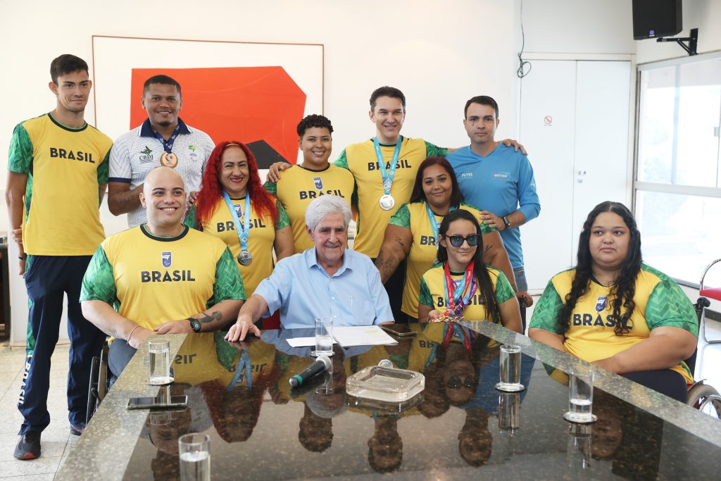 Chefe do Executivo recebe paratletas que se destacaram em competições internacionais 1