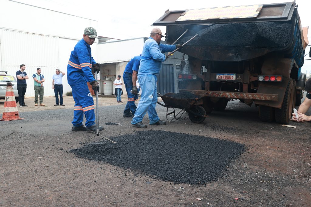 Prefeitura recupera mais de 42 mil trechos de vias pela Operação Tapa-buraco neste ano 1
