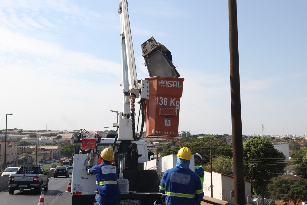 PPP da iluminação pública inicia substituição de postes e luminárias em rodovias 2