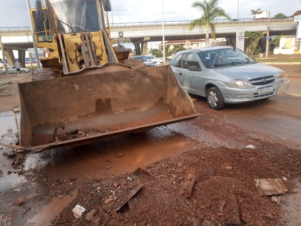 Prefeitura empenha equipes para limpeza e desobstrução de vias pós temporal 1