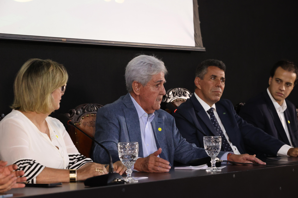 Prefeito Odelmo Leão parabenizou gestão em solenidade de abertura nesta segunda (16)