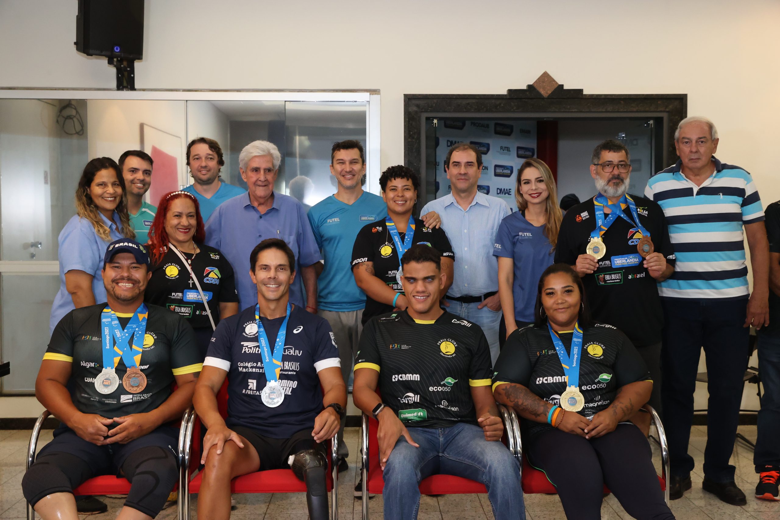 Prefeito recebe paratletas e treinadores de Uberlândia que estiveram no Parapan 2