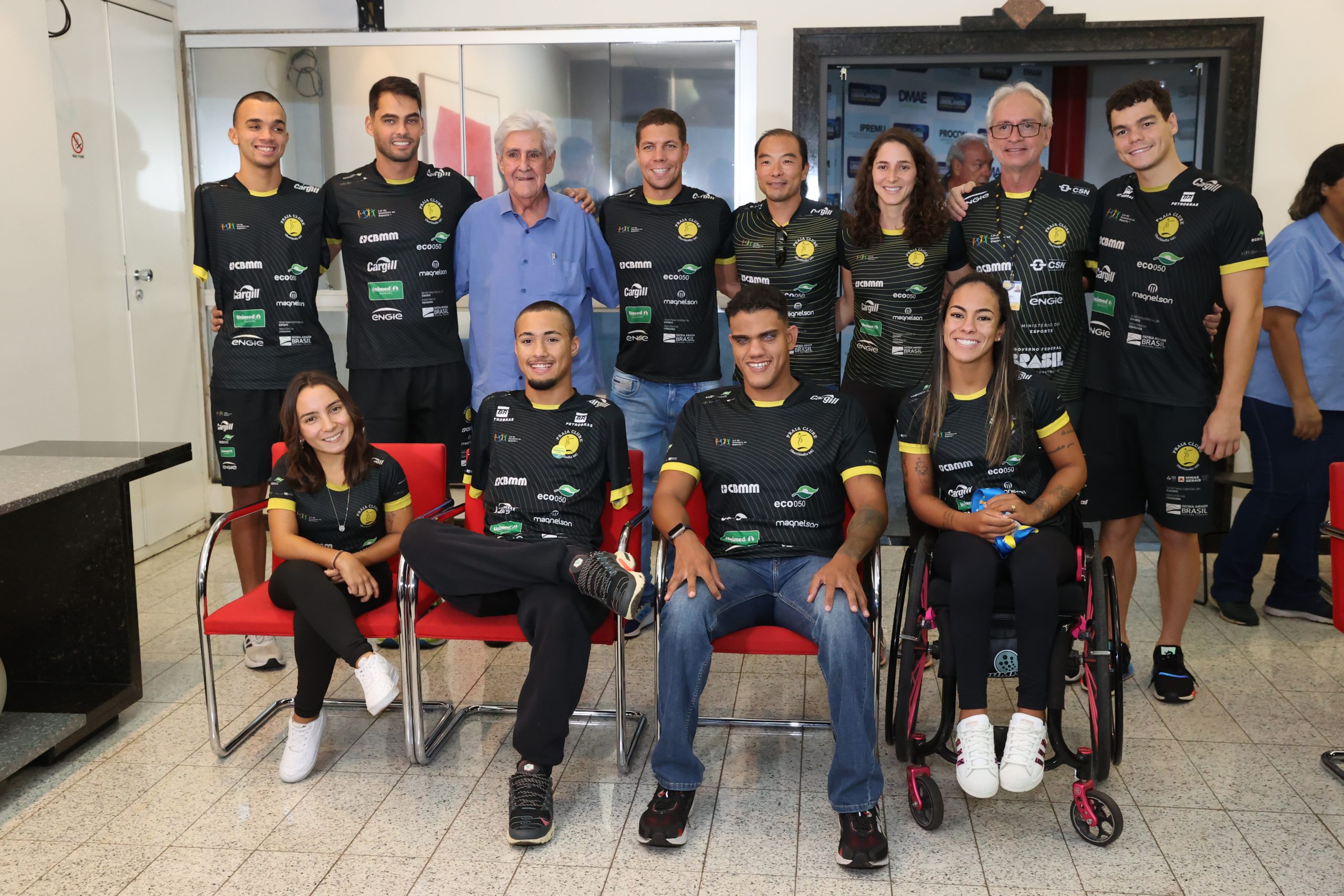 Prefeito recebe paratletas e treinadores de Uberlândia que estiveram no Parapan 1