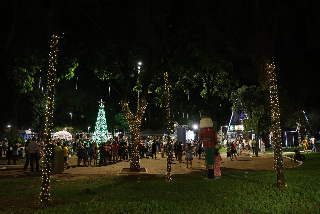 Prefeitura ilumina e reforça clima natalino em diferentes pontos de Uberlândia 1