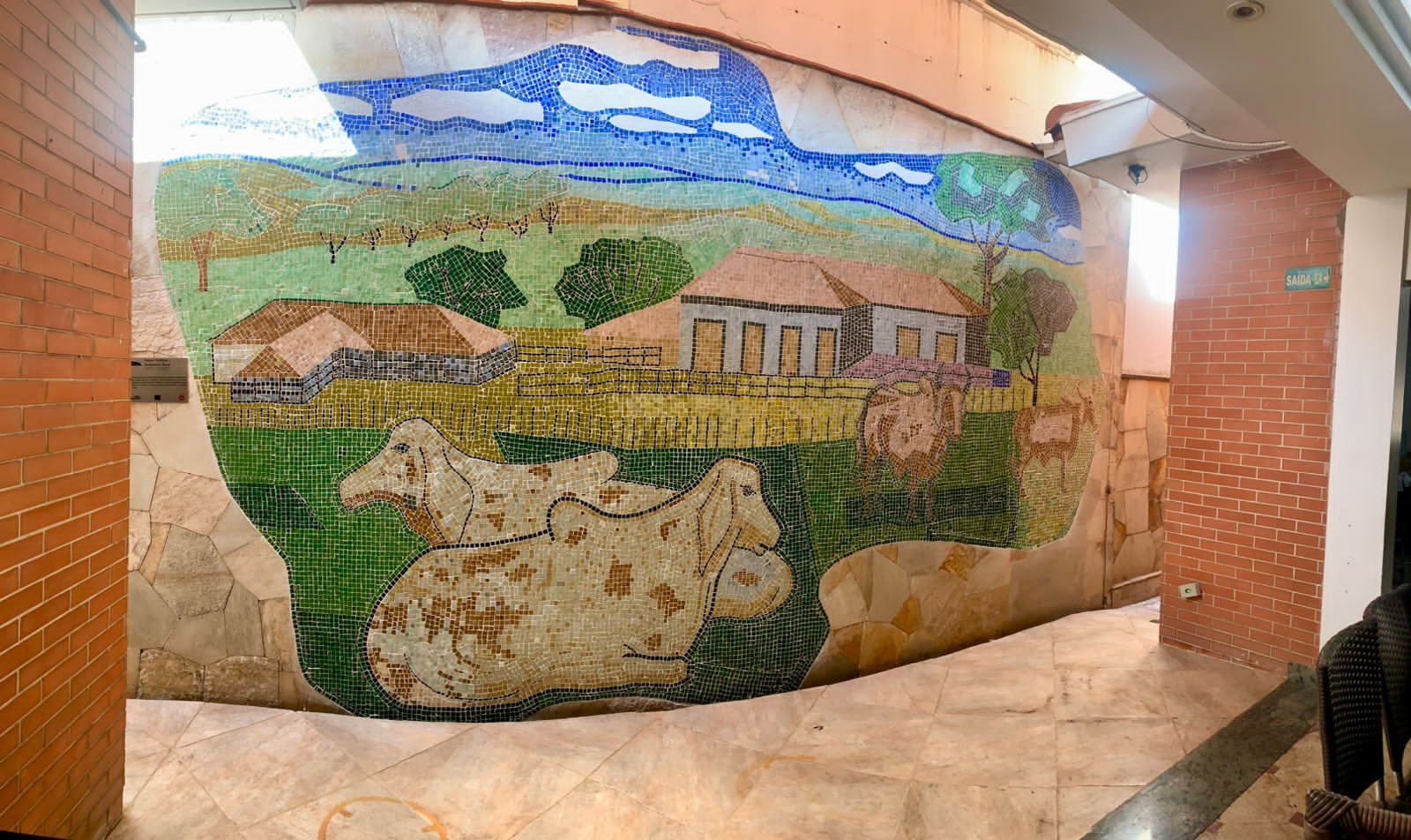 PAINÉIS EM MOSAICO DE VIDRO DO ARTISTA GERALDO QUEIROZ 3