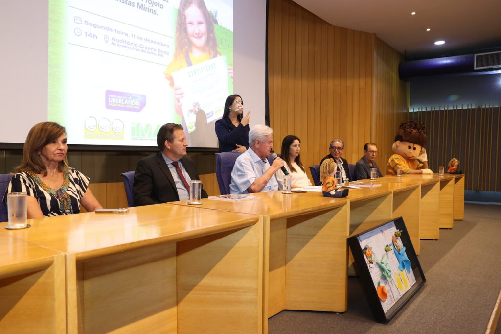 Prefeitura entrega certificados do projeto ‘Sanitaristas Mirins 2023’ 1