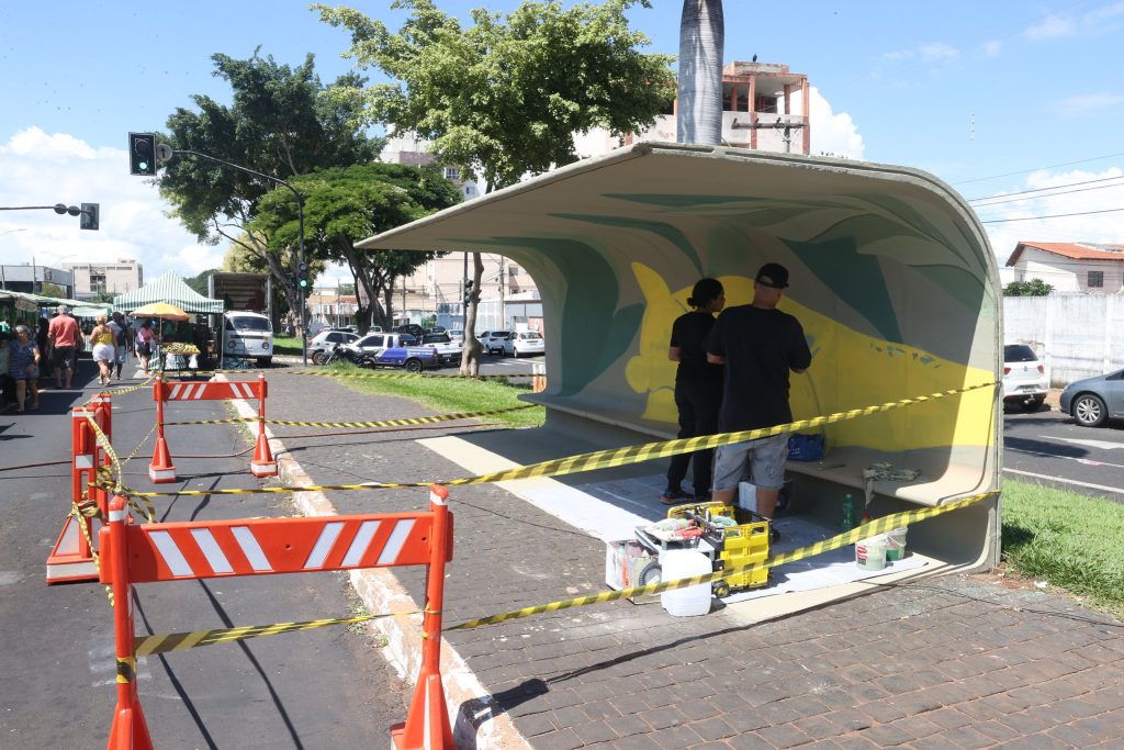 Pontos de ônibus da avenida Monsenhor Eduardo ganham arte do projeto ‘Jardim Urbano’ 1