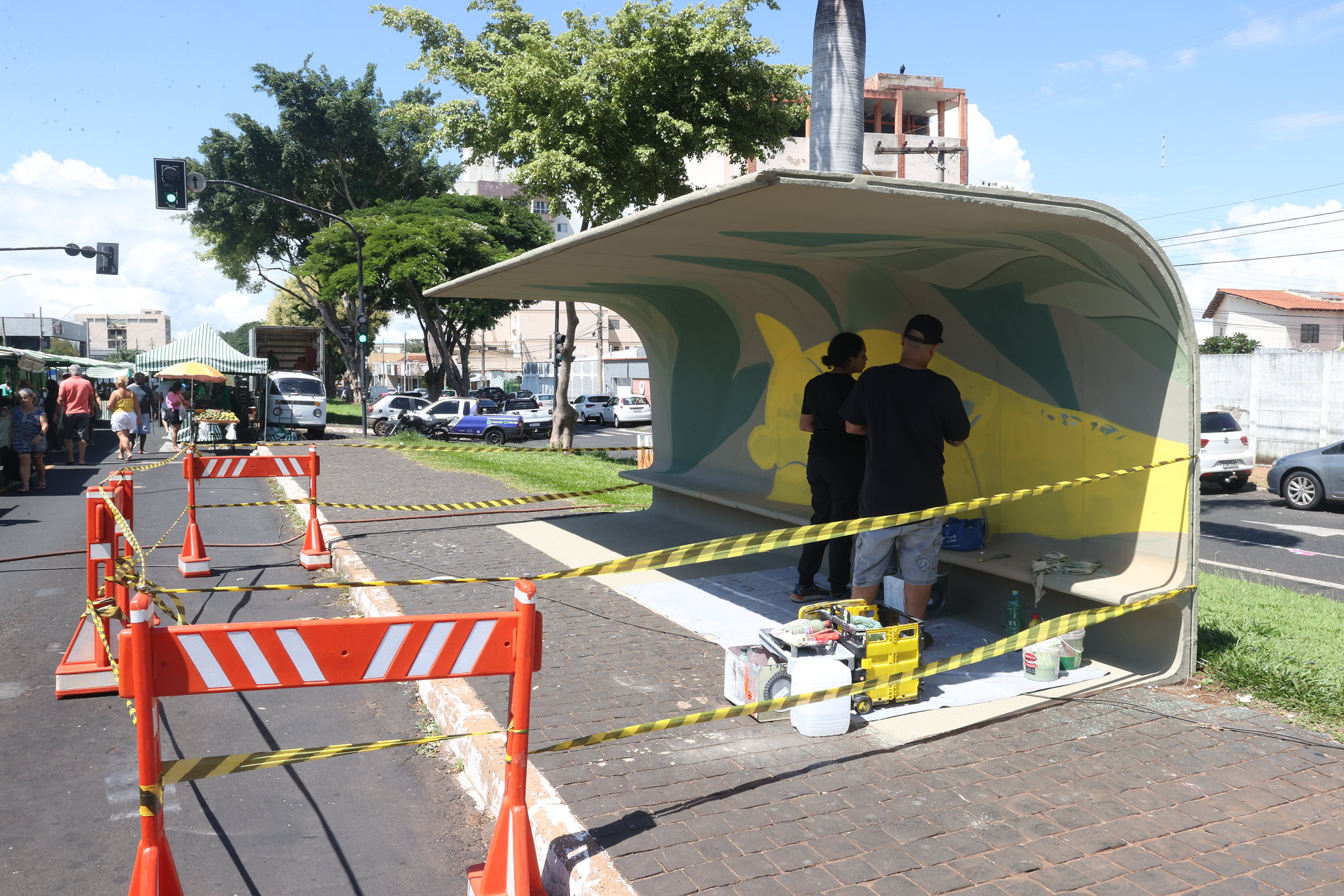 Pontos de ônibus da avenida Monsenhor Eduardo ganham arte do projeto ...
