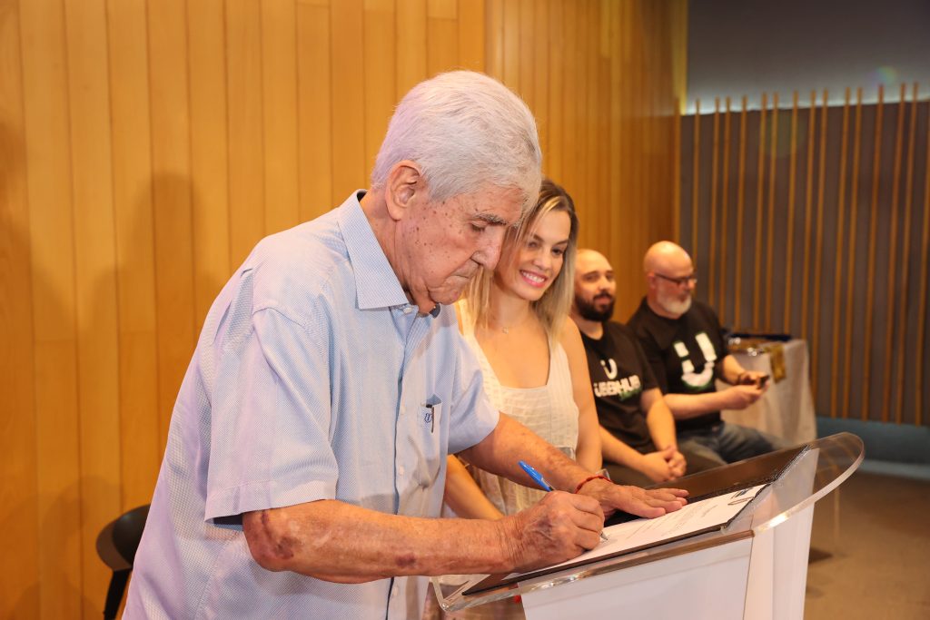 Prefeitura celebra ‘Dia Municipal das Mulheres e Meninas na Ciência e Tecnologia’ com premiação a destaques em olimpíadas científicas 1