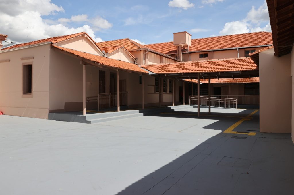Líder do Executivo entrega obra de restauro e revitalização do prédio da antiga Escola Estadual Enéas de Oliveira Guimarães 3