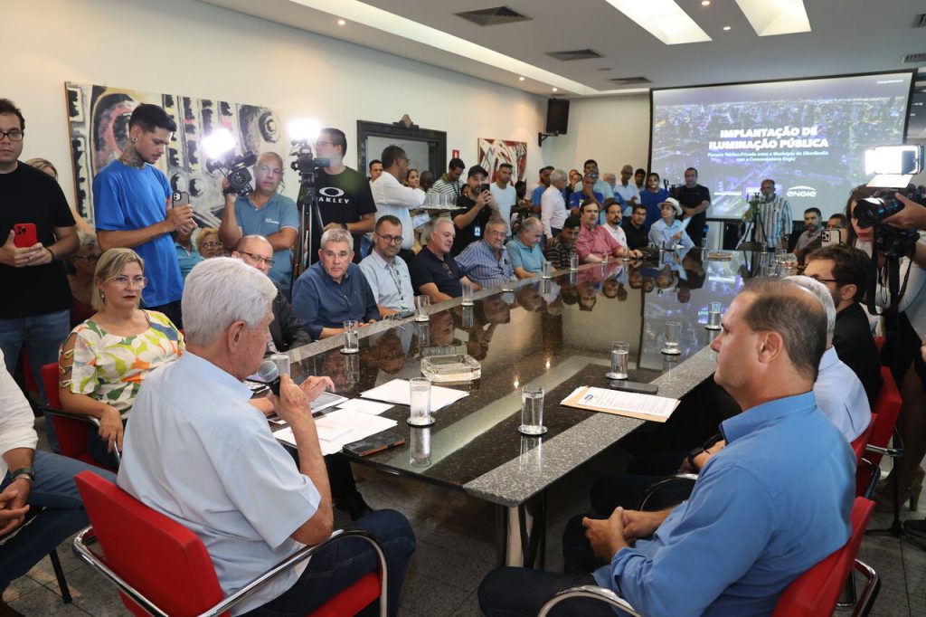 Líder do Executivo assina ordem de serviço para expansão da iluminação pública em 177 locais de Uberlândia 1