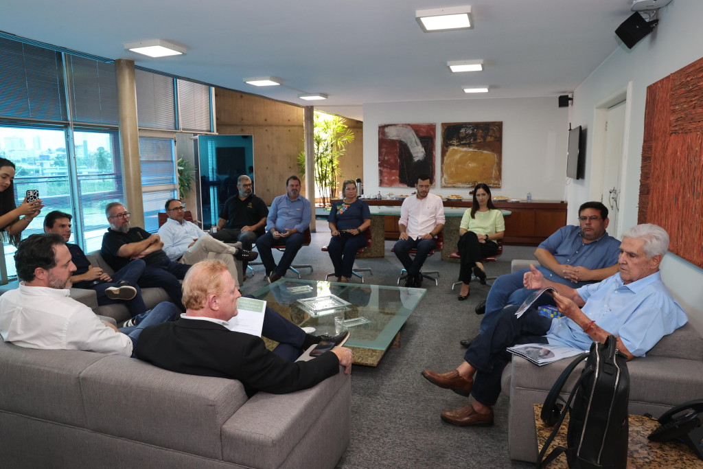 Prefeitura apresenta projetos inovadores com pó de rocha e biocarvão a deputado federal do Paraná 1