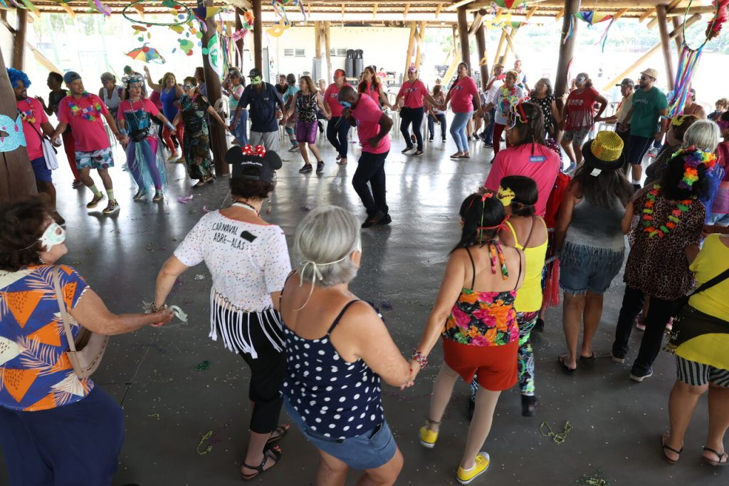 ‘Carnaval dos Ceais’ reúne mais de 300 idosos no Parque do Sabiá 2