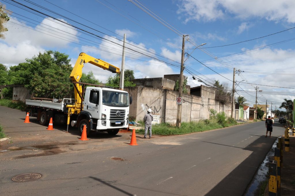Prefeitura segue com o serviço de expansão da iluminação pública com led em várias regiões da cidade 1