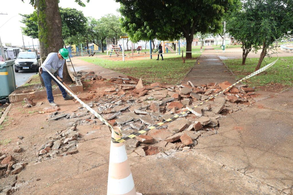 Prefeitura inicia manutenções e pinturas em praças com quadras 1