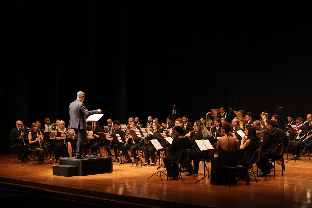 Prefeitura homenageia mães em noite de espetáculo da Banda Sinfônica Municipal 1