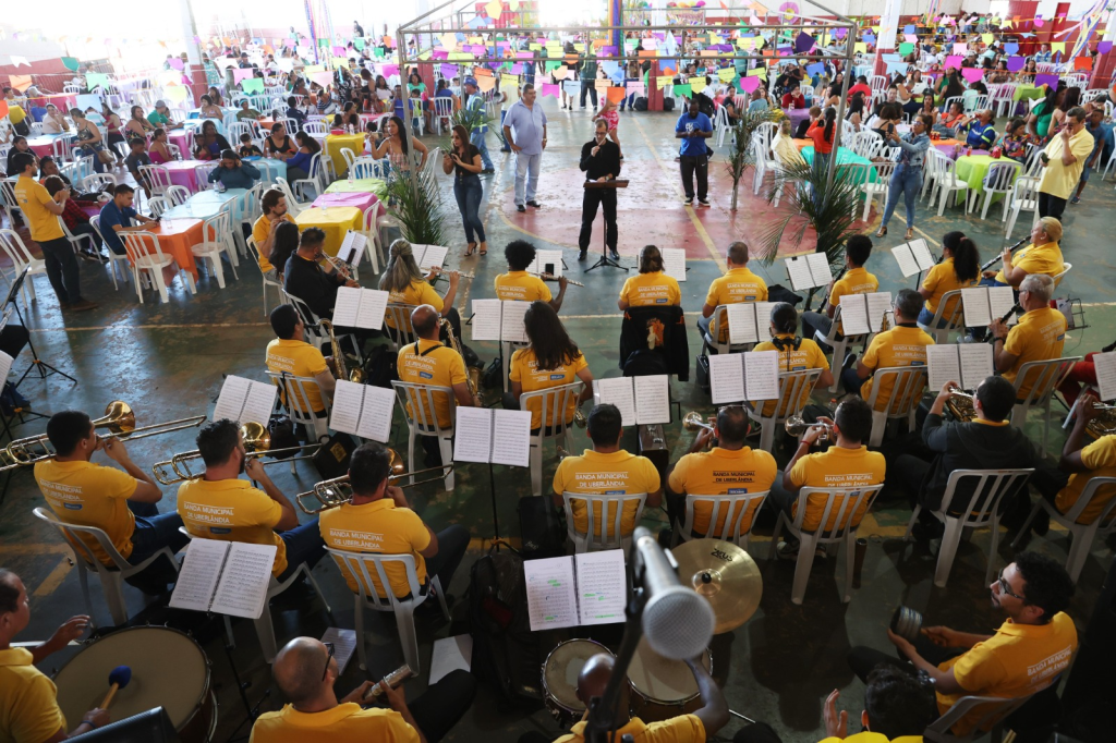 Prefeitura homenageia profissionais do setor de limpeza com Arraiá do Gari 1