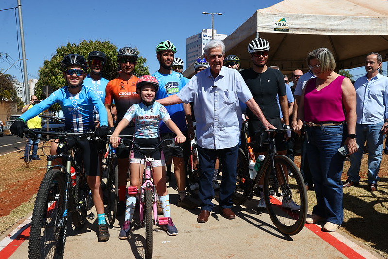Prefeito inaugura ampliação de ciclovia no Setor Leste 1