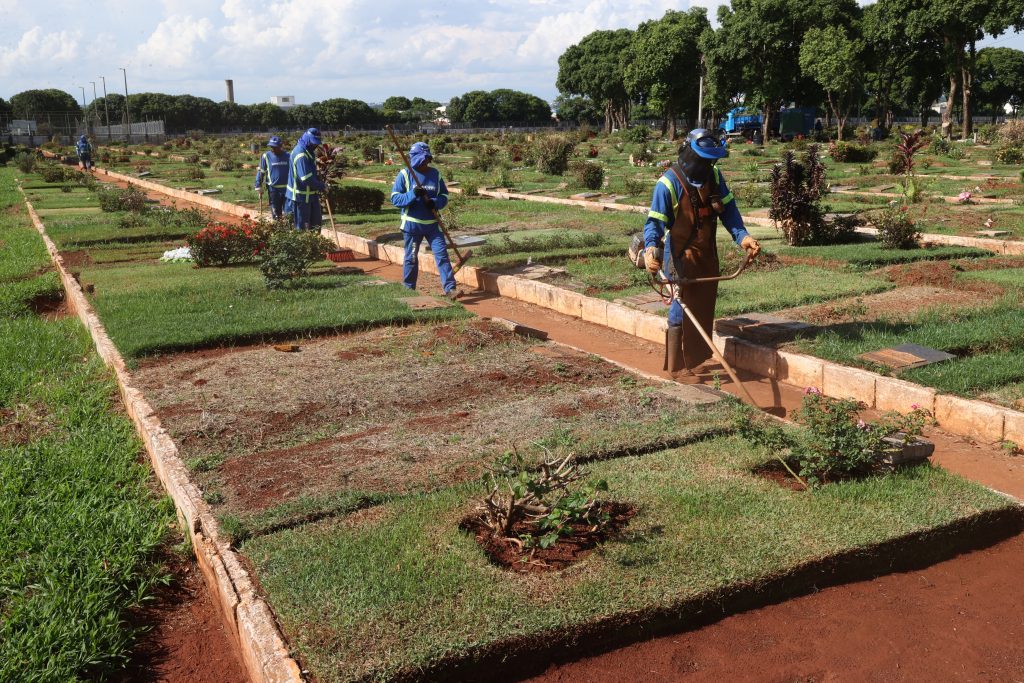 Prefeitura reforça os preparativos nos cemitérios municipais para o Dia de Finados 1