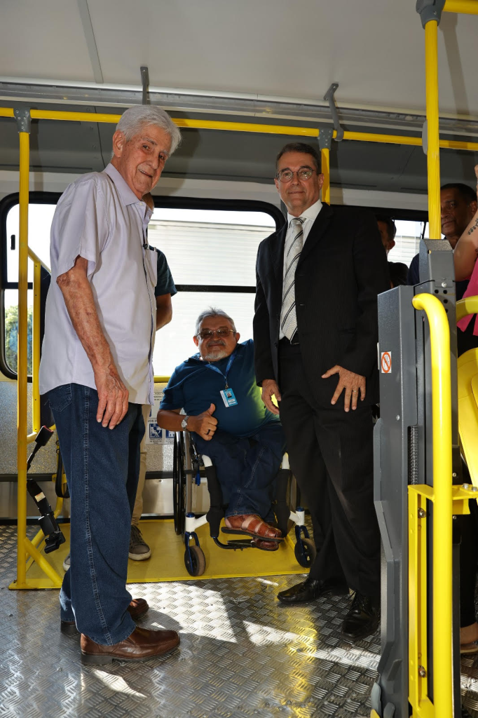 Prefeito anuncia chegada de 21 novos ônibus para frota do transporte público 2