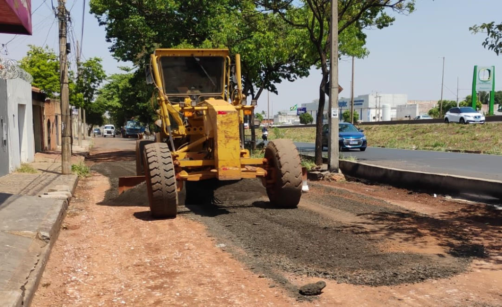 Prefeitura conclui recuperação de via danificada após chuva no bairro Martins 1
