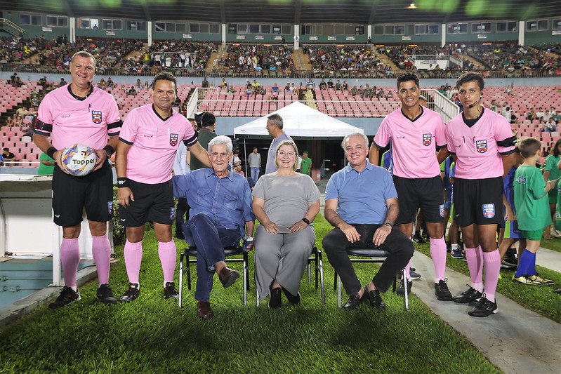 Prefeitura entrega nova iluminação do Estádio Parque do Sabiá 1