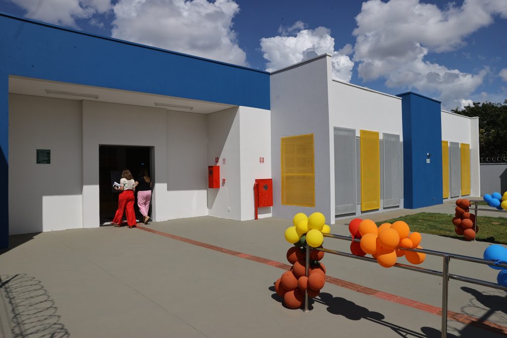 Prefeitura inaugura escola de educação infantil no bairro Jardim Europa 2